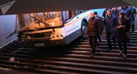اخبار,اخبار حوادث,ورود اتوبوس به زیرگذری در مسکو