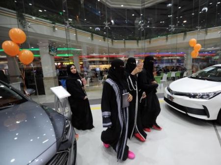 اخبار,اخبارگوناگون, افتتاح نمایشگاه خودرو ویژه بانوان در عربستان