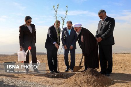 اخبارسیاسی ,خبرهای سیاسی ,کاشت یک اصله نهال بادام توسط رییس جمهور اخبارسیاسی ,خبرهای سیاسی ,کاشت یک اصله نهال بادام توسط رییس جمهور
