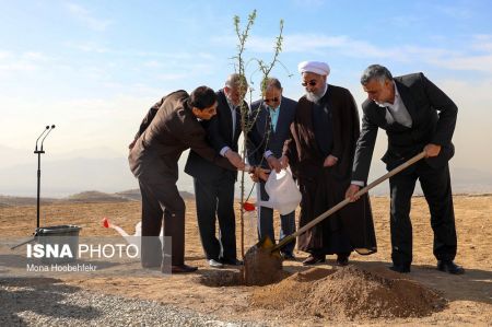   اخبارسیاسی ,خبرهای  سیاسی ,کاشت یک اصله نهال بادام توسط رییس جمهور