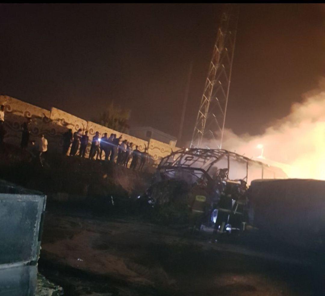 اخبار,اخبار حوادث,رخورد یک تانکر حامل قیر با اتوبوس در سنندج رخورد یک تانکر حامل قیر با اتوبوس در سنندج