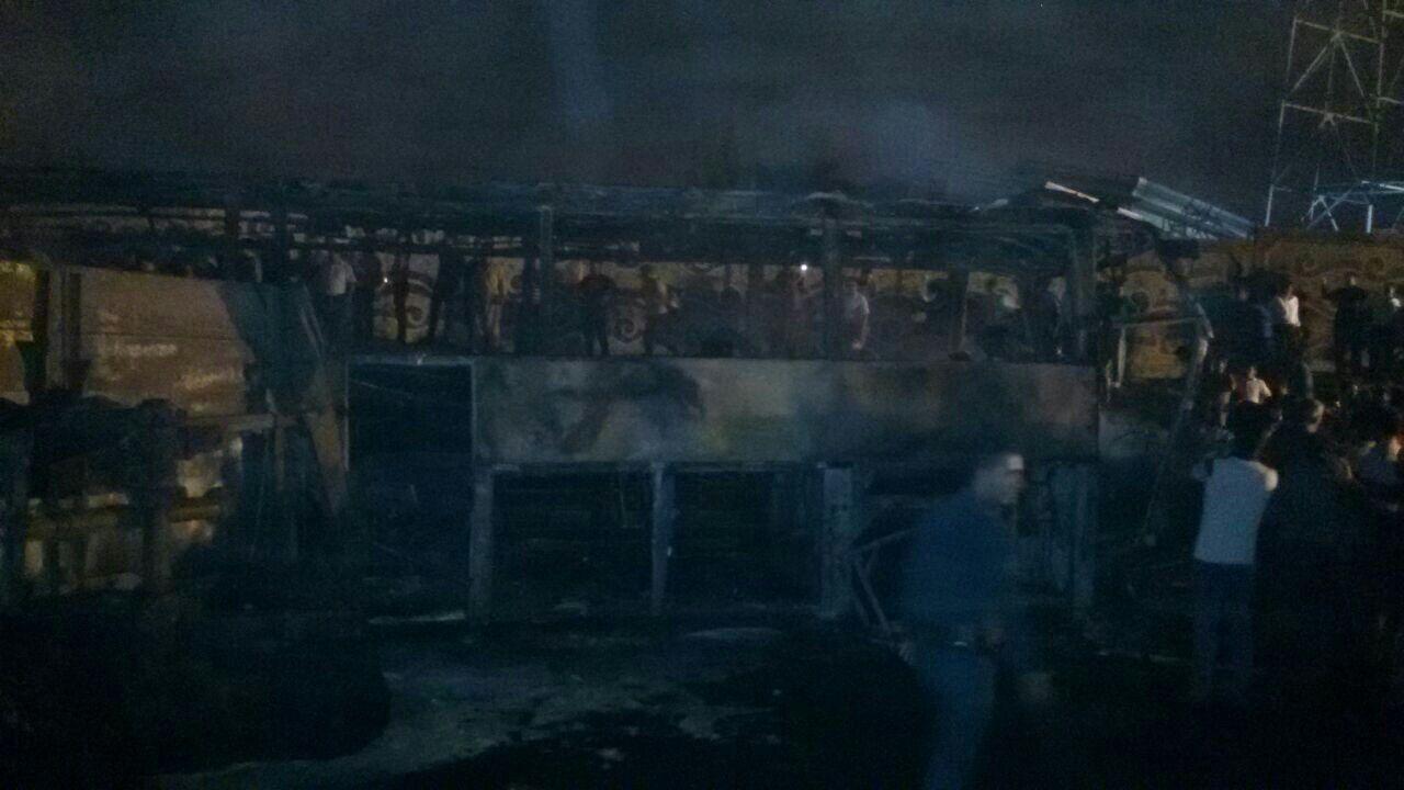 اخبار,اخبار حوادث,رخورد یک تانکر حامل قیر با اتوبوس در سنندج رخورد یک تانکر حامل قیر با اتوبوس در سنندج