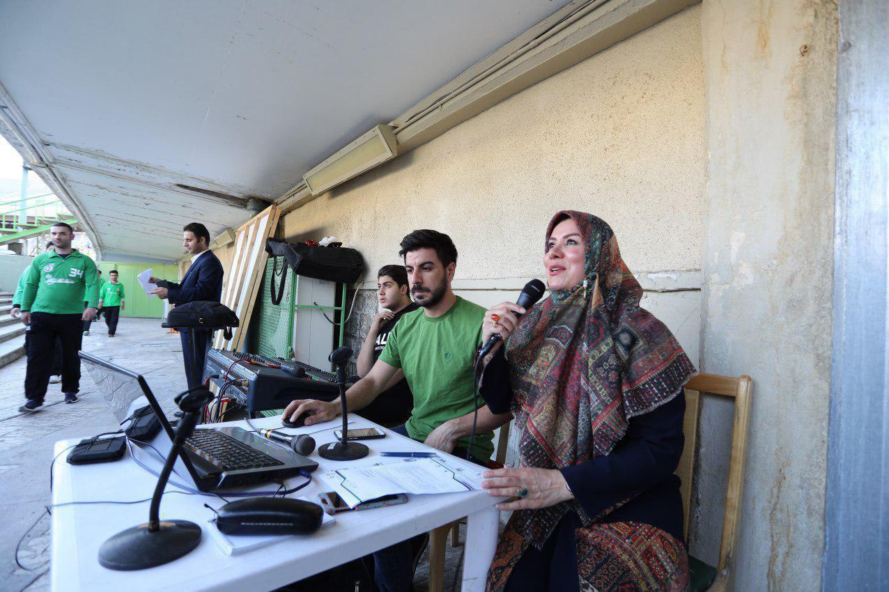 اخبار,اخبار ورزشی,گزارشگر زن در ورزشگاه آزادی