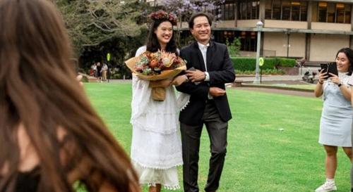 اخبار,اخبارفرهنگی وهنری, ازدواج عجیب یک دختر استرالیایی با مدرکش