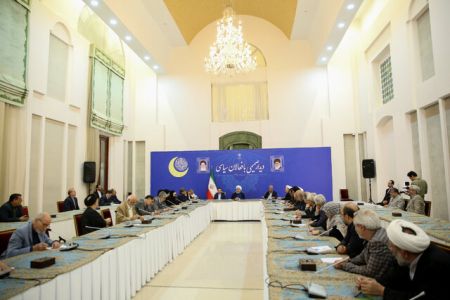 روحانی: در شرایط سختی قرار داریم/ باید تصمیماتی بگیریم که باعث خوشحالی مردم شود
