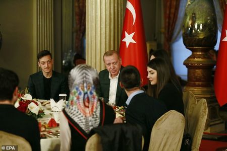 اخبار,اخبار ورزشی,مسوت اوزیل در مراسم افطاری اردوغان