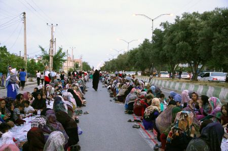 اخبار,عکس خبری,طولانی ترین سفره افطاری ایران در آق‌قلا