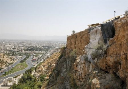 اخبار,اخباراجتماعی,انتقال موفق سنگ ۷۰ تنی از دروازه قرآن شیراز