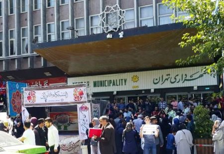 اخبار,اخبار اجتماعی,تجمع مردم معترض به سگ کشی مقابل شهرداری اخبار,اخبار اجتماعی,تجمع مردم معترض به سگ کشی مقابل شهرداری