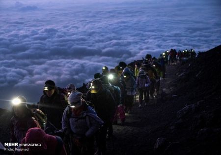 اخبار,عکس خبری, تماشای طلوع آفتاب بر فراز کوه فیجی