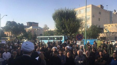 اخبار,اخبار ورزشی,تجمع اعتراضی علیه ورود زنان به ورزشگاه اخبار,اخبار ورزشی,تجمع اعتراضی علیه ورود زنان به ورزشگاه
