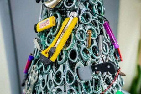 اخبار,اخبار گوناگون,ساخت درخت کریسمس با وسایل خطرناک