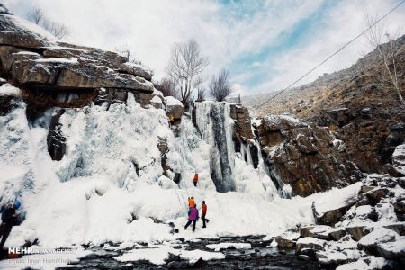 اخبار,انعکاس,یخ نوردی در آبشار یخ زده ی گنجنامه