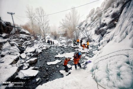 اخبار,انعکاس,یخ نوردی در آبشار یخ زده ی گنجنامه