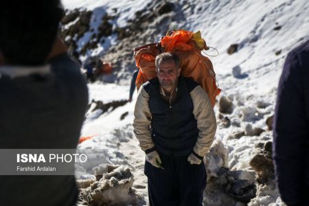 اخبار,عکس خبری, بارانداز کولبران کوه تته