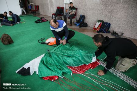اخبار,عکس خبری,پرش چتربازی از برج میلاد اخبار,عکس خبری,پرش چتربازی از برج میلاد