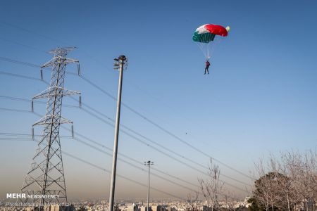 اخبار,عکس خبری,پرش چتربازی از برج میلاد