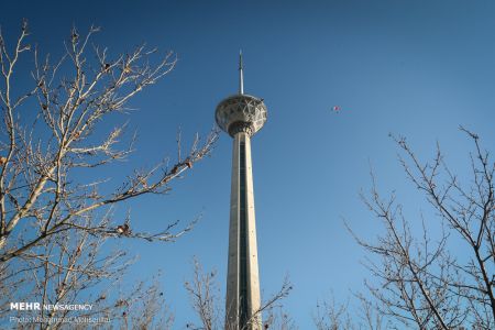 اخبار,عکس خبری,پرش چتربازی از برج میلاد اخبار,عکس خبری,پرش چتربازی از برج میلاد