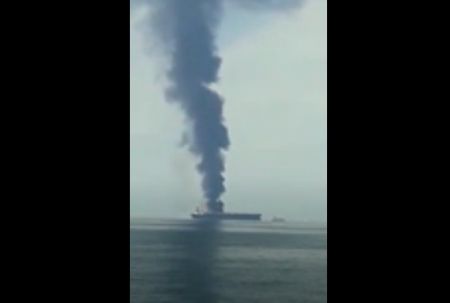 اخبار,اخبار بین الملل,آتش گرفتن یک نفتکش در ساحل امارات