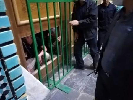 اخبار,اخبار اجتماعی,شکستن درب حرم حضرت معصومه اخبار,اخبار اجتماعی,شکستن درب حرم حضرت معصومه