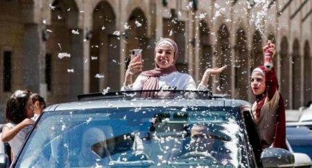 اخبار,اخبار گوناگون,جشن خیابانی دانش آموزان فارغ التحصیل فلسطینی اخبار,اخبار گوناگون,جشن خیابانی دانش آموزان فارغ التحصیل فلسطینی