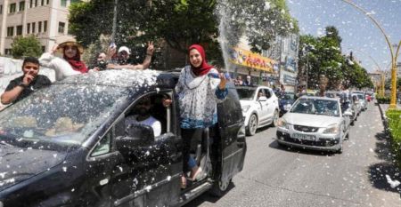 اخبار,اخبار گوناگون,جشن خیابانی دانش آموزان فارغ التحصیل فلسطینی اخبار,اخبار گوناگون,جشن خیابانی دانش آموزان فارغ التحصیل فلسطینی