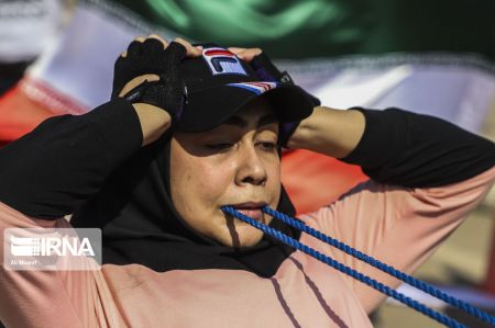 عکس خبری,ثبت رکورد جهانی جابجایی کامیون با دندان عکس خبری,ثبت رکورد جهانی جابجایی کامیون با دندان