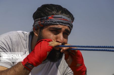 عکس خبری,ثبت رکورد جهانی جابجایی کامیون با دندان عکس خبری,ثبت رکورد جهانی جابجایی کامیون با دندان
