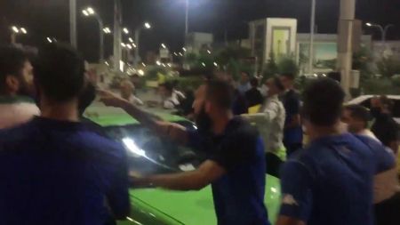 اخبار,اخبار ورزشی,نزاع شدید مهاجمان و بازیکنان استقلال در مهرآباد اخبار,اخبار ورزشی,نزاع شدید مهاجمان و بازیکنان استقلال در مهرآباد