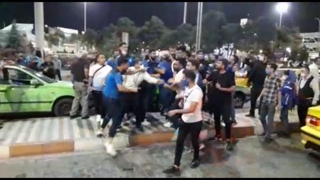 اخبار,اخبار ورزشی,نزاع شدید مهاجمان و بازیکنان استقلال در مهرآباد اخبار,اخبار ورزشی,نزاع شدید مهاجمان و بازیکنان استقلال در مهرآباد