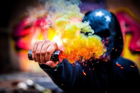 آتش بازی دود رنگی آتش بازی دود رنگی