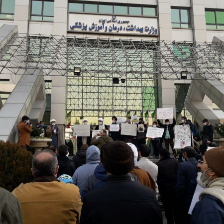 اخبار,اخبار سیاسی,تجمع مخالفان واکسن خارجی کرونا مقابل وزارت بهداشت اخبار,اخبار سیاسی,تجمع مخالفان واکسن خارجی کرونا مقابل وزارت بهداشت