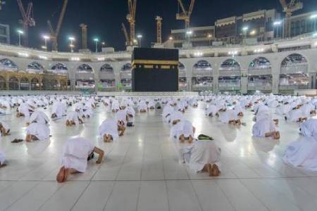 آغاز مناسک حج عمره با رعایت موازین بهداشتی برای پیشگیری از ابتلا به کرونا در شهر مکه عربستان سعودی/ رویترز عکسهای جالب,عکسهای جذاب, مناسک حج عمره
