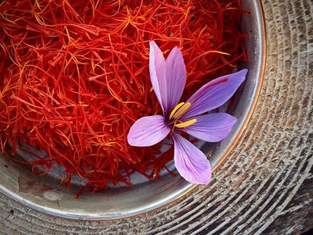 خواص زعفران خواص زعفران,مزایای استفاده از زعفران,خرید زعفران از سایت عطرین