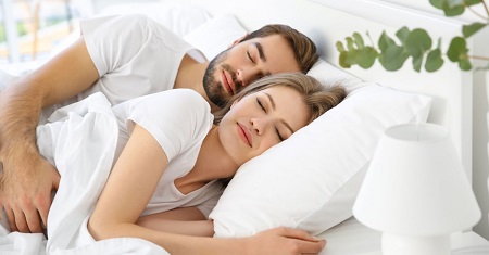 فواید خوابیدن کنار همسر, خوابیدن نزدیک همسر, خوابیدن به همراه همسر