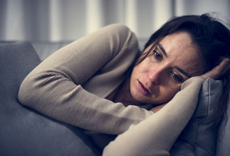 چرا گاهی بی‌دلیل احساس ناراحتی می‌کنید,چرا بی دلیل احساس غم می کنیم,اگر احساس غمگینی و تنهایی می کنید