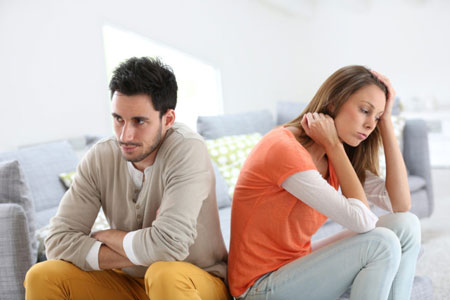 دعوا با شوهر,اشتباهات زنانه در دعوا با شوهر,رفتار‌های اشتباه زن ها بعد از دعوا چیست