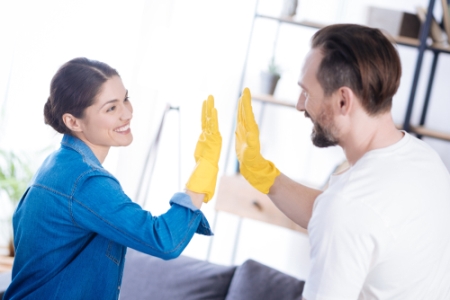 همکاری شوهر در کار خانه, تقسیم کارهای خانه با شوهر, همکاری در کارهای خانه