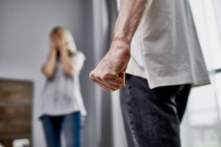 خشونت خانگي,آزار جسمي همسر