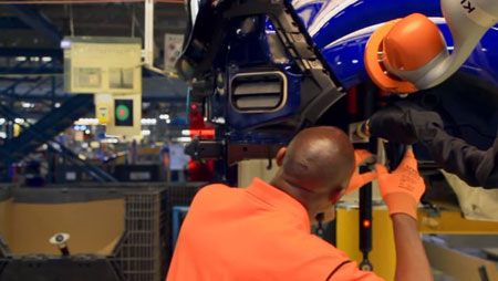 استفاده از ربات ها در صنعت خودروسازی, استفاده از ربات در کارخانه ماشین سازی