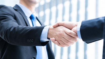 آداب دست دادن, تاریخچه دست دادن