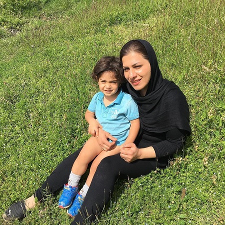 عکس های آرات حسینی, مهاجرت آرات حسینی, عکس آرات حسینی و مادرش