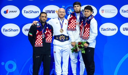 جوایز آرش یوشیدا آرش یوشیدا کیست