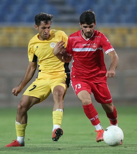زندگی نامه محمد عمری, اولین بازی محمد عمری, گلهای محمد عمری