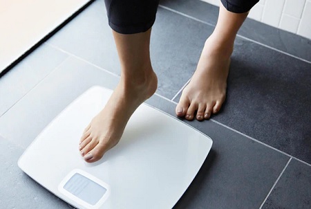 تفاوت وزن صبح و شب, آیا قبل از پریود وزن افزایش می یابد, بهترین زمان وزن کشی