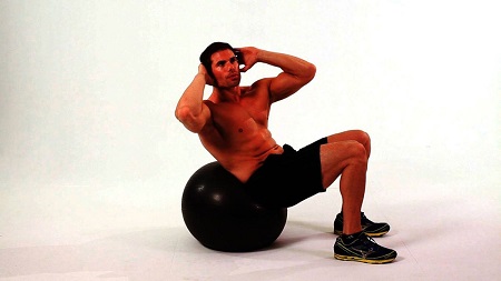 چگونه می توانیم با توپ یوگا ورزش کنیم, تقویت عضلات درونی نیم تنه با توپ یوگا, حرکت با توپ یوگا