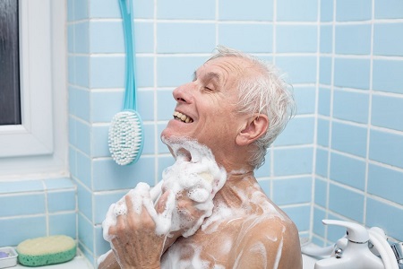 نیازهای اساسی سالمند برای حمام کردن, شستشوی سالمندان, روشهای صحیح استحمام سالمندان