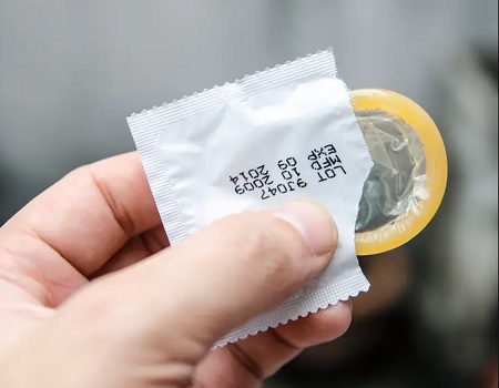 کاندوم های اسپرم کش, عوارض کاندوم تاریخ انقضا گذشته, نشانه های کاندوم تاریخ گذشته