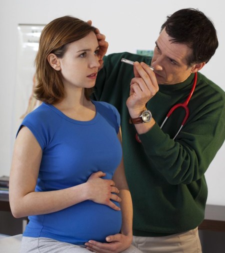 تشخیص بارداری از روی چشم,چگونگی تشخیص بارداری از روی چشم,تشخیص بارداری از روی چشم مادر