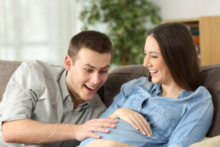 اولین حرکات جنین چه حسی دارد